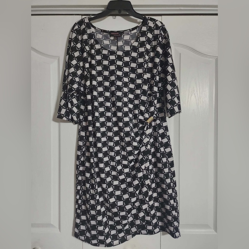 Signature by Robbie Bee Black and White Geometric Midi Dress